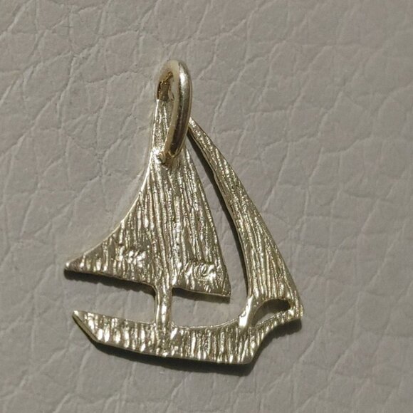 14k Pendant Charm Yellow Gold YG Mark Anthony Sailboat Sailing Beach - Picture 6 of 9